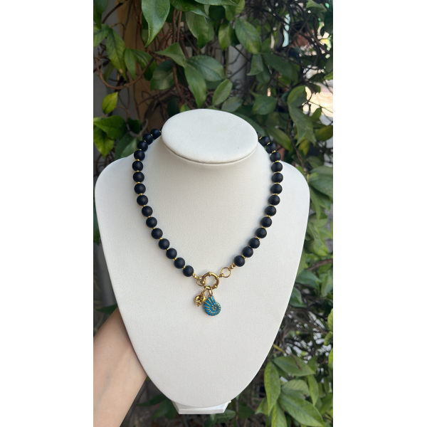 Μαύρο κολιέ με charms Κ1330